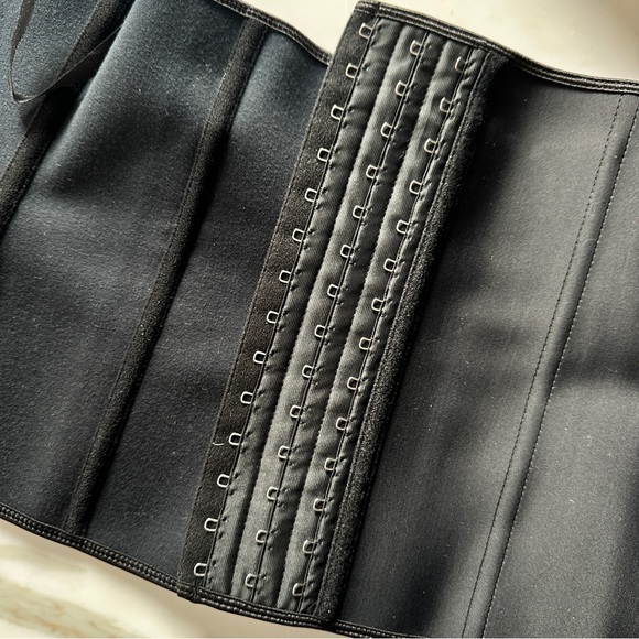 Waist trainer corset / Tummy compression wear - Picture 12 of 14